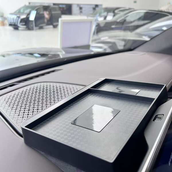 Aplicável a Pequeno Mitsubishi Peugeot Zero Run Biady Tencent Car Screen atrás da caixa de papel de toalha ETC