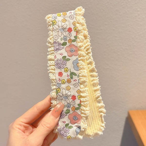 No verão, a magia do cabelo de um menino é muito bonita, e o cabelo de um menino é muito bonito.