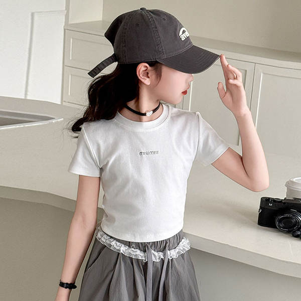T-shirts para meninas de curta-metragem de verão de 2025 moda nova roupa de verão para meninas de verão de meia-metragem