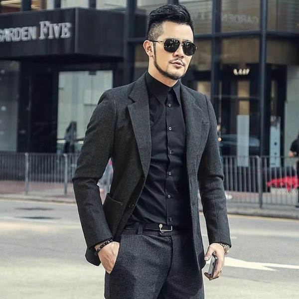 No Inverno, os homens se vestiram com roupas de cor branca, mas os homens se vestiam com roupas de cor branca.
