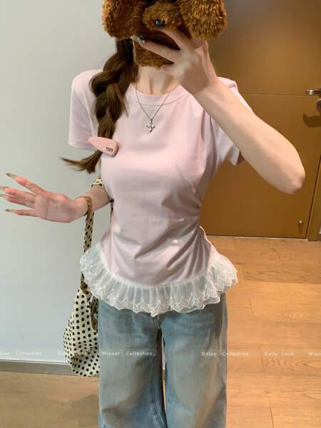Camiseta feminina curta com babados
