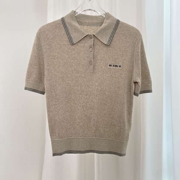 T-Shirt de alta qualidade POLO T-Shirt Miu de alta versão para mulheres 25 Primavera a gás oceânico de envelhecimento T-Shirt Mulheres doces 100