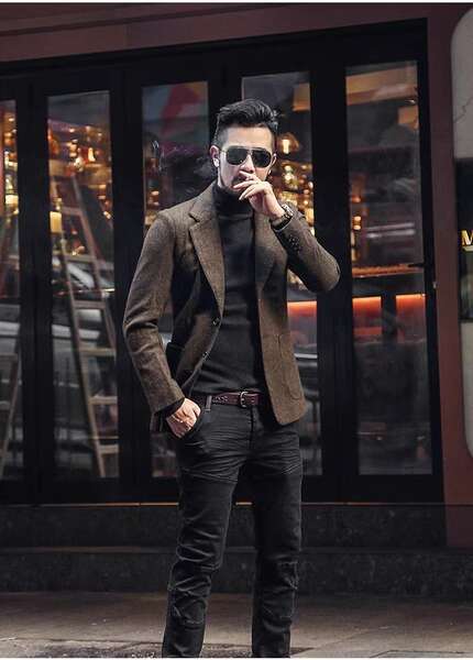 No Inverno, os homens se vestiram com roupas de cor branca, mas os homens se vestiam com roupas de cor branca.