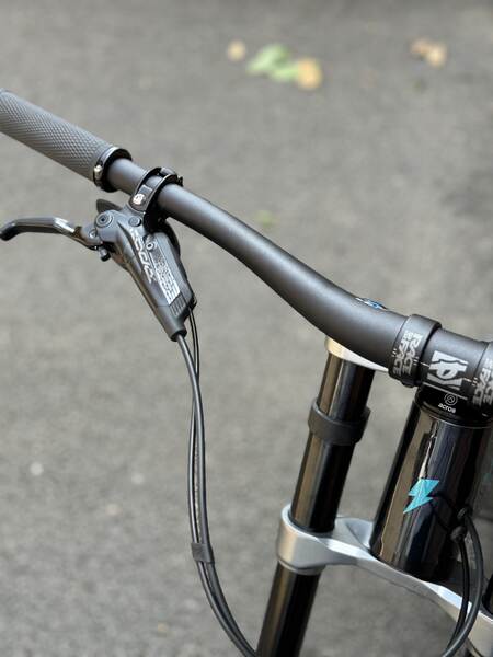 Novo alemão YT TUES DH 27.5 polegadas Fibra de Carbono/Alumínio Fortaleza dianteira de dois ombros