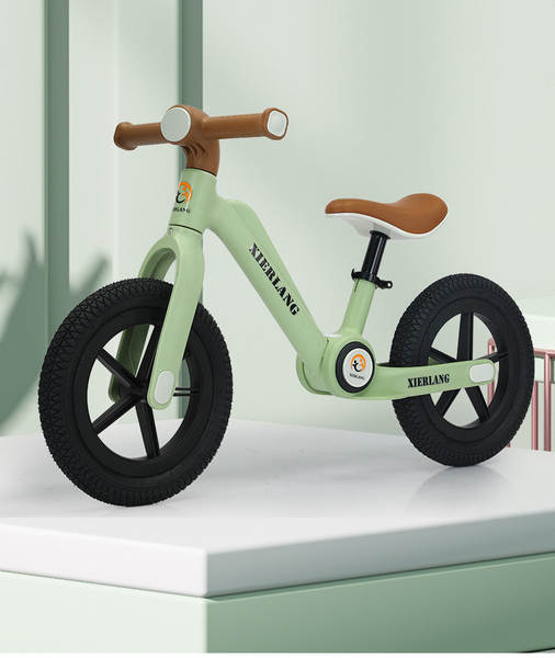 Crianças de 2 a 6 anos de idade podem andar de bicicleta sem andar de bicicleta