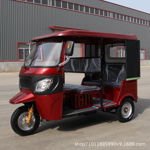 Transporte rodoviário de duas rodas com motor de duas rodas com motor de três rodas