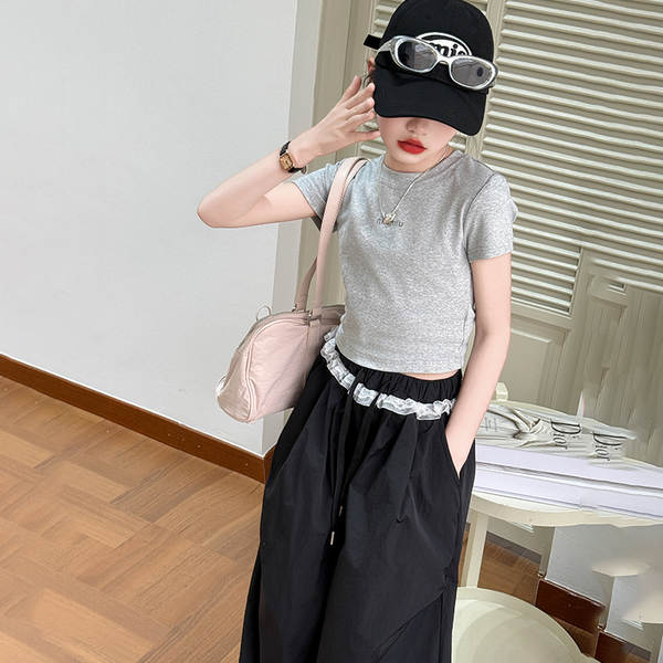 T-shirts para meninas de curta-metragem de verão de 2025 moda nova roupa de verão para meninas de verão de meia-metragem