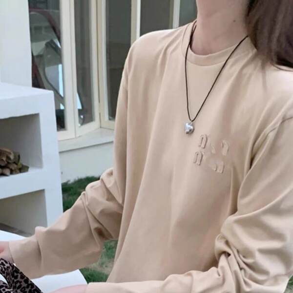Camiseta casual com estampa de letras