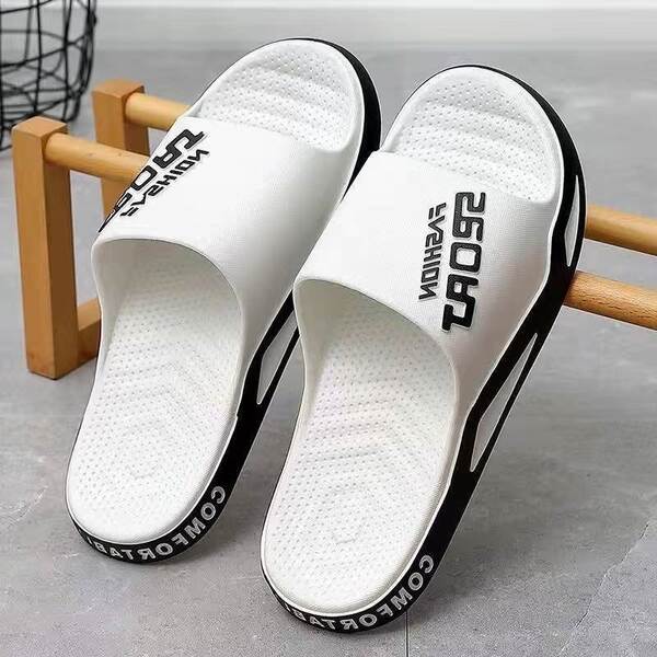 2023 Nova versão coreana de calçado masculino tendência vestido em casa banheiro de fundo grosso resistente ao desgaste homens calçados frios atacado