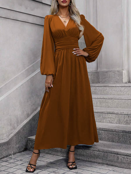 No outono, o novo vestido da senhora está em alta.