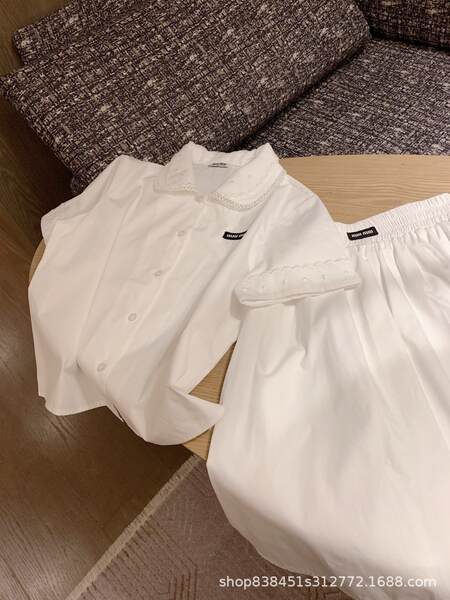 Nova coleção de bonecas com camisa curta
