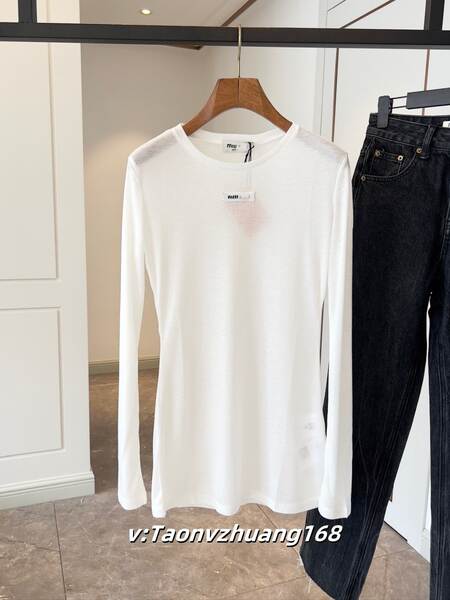 Miu South Oil 2025 novo logotipo leve e fino T-shirt de longa duração para mulheres de baixo para a moda com centenas de vestidos necessários