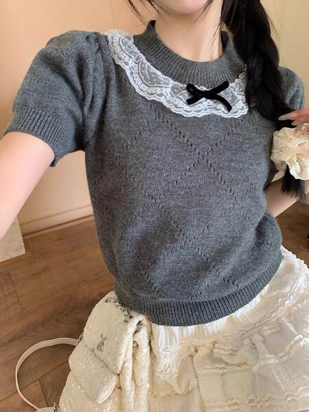 Blusa curta de malha com laço e renda