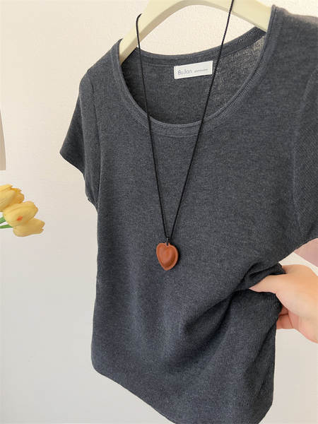 Camiseta feminina de algodão curtinha