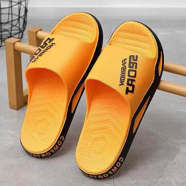 2023 Nova versão coreana de calçado masculino tendência vestido em casa banheiro de fundo grosso resistente ao desgaste homens calçados frios atacado