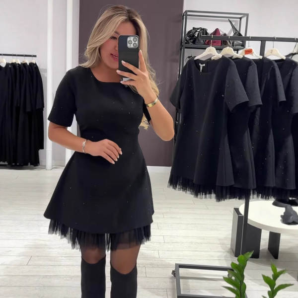 O novo vestido da Amazon para o ano de 2026 é um casaco curto.