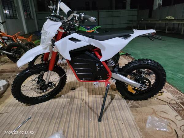Fábrica produz jovens 60v2000w moto elétrica off-road ATV UTV elétrica novo Husswana ATV