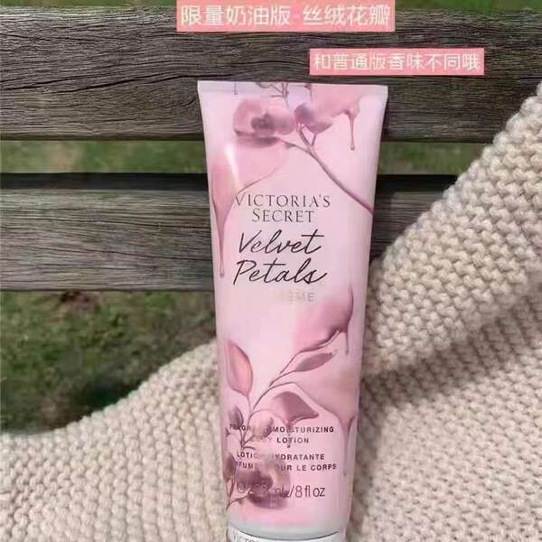 O perfume secreto da Victoria é um perfume de cor rosa.