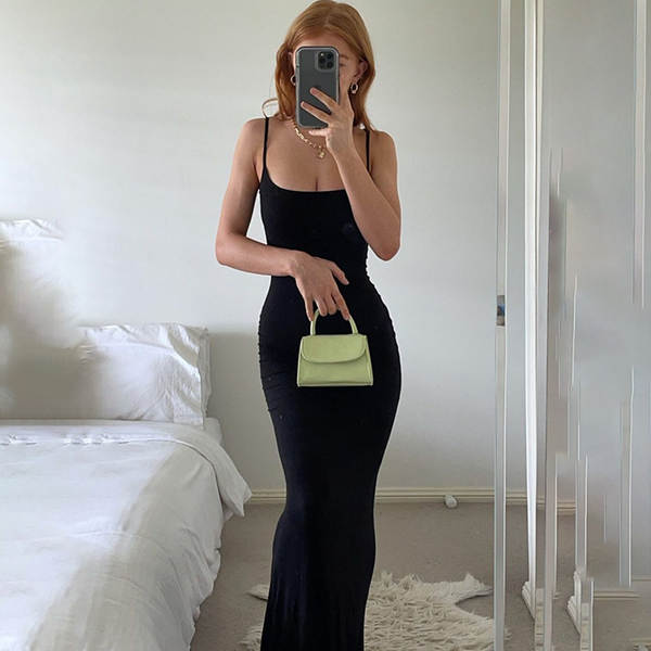Vestido de Festa Justo com Decote