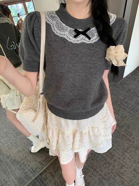 Blusa curta de malha com laço e renda