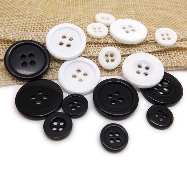 Botão do fabricante botão de resina preto branco quatro olhos largos botão de pão fino borda polo camisa botão de roupa