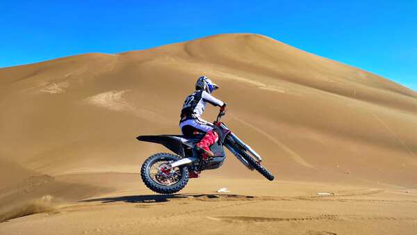 Motocicletas elétricas da série Arctic Panther E.X800 de alto desempenho
