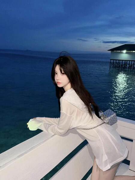 Shenzhen South Oil High-End Original Single MIU Casa 24 Inverno Novo T-Shirt com chapéu de mangas longas