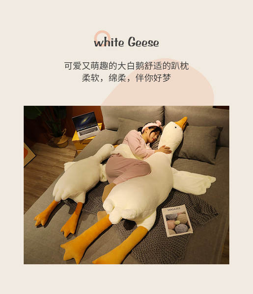 Pufe de Ganso Branco Pelúcia
