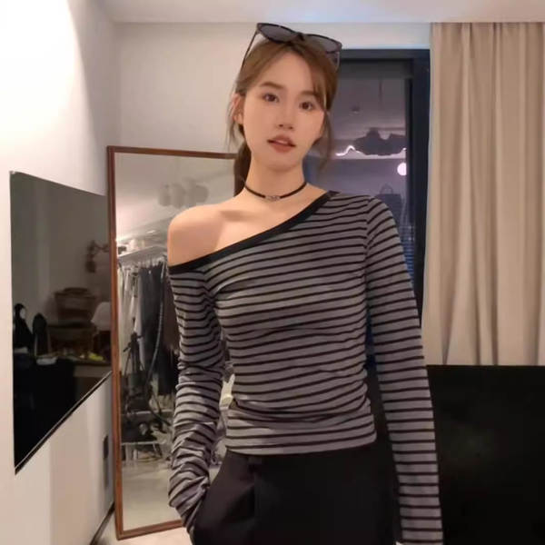 Camisa feminina de manga longa com listras
