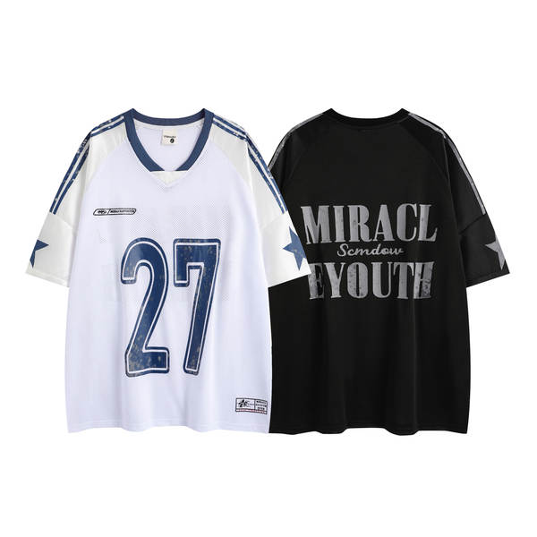 Vestido masculino de verão de 2025 novo modelo de camisa de futebol americana com ombros de camisa esportiva com mangas curtas para homens