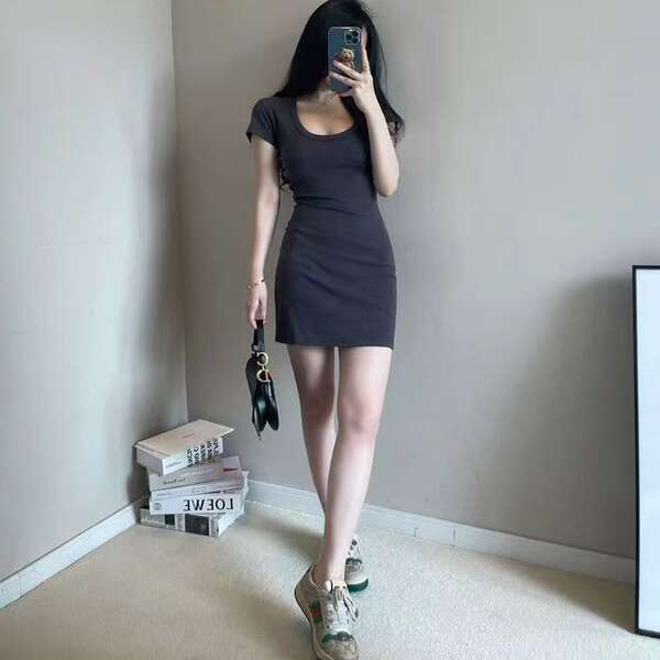 Vestido curto de verão feminino