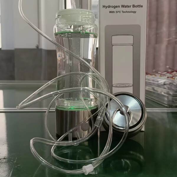 Copo de Água Rico em Hidrogênio