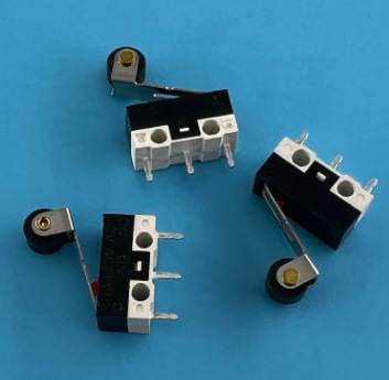 Fabricantes de interruptores microscópicos fornecem pequenos interruptores de travessia inteligentes com bloqueio anti-impedimento de três patas para o interruptor de fechamento regular