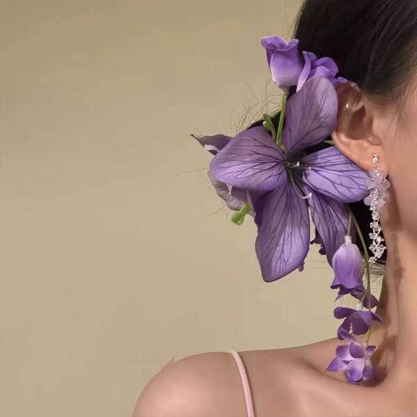 Penteado com Flor e Contas Rosa