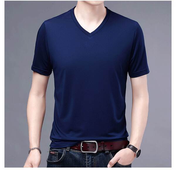 Camiseta masculina curta V