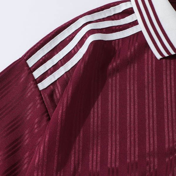 Vestido masculino de verão de 2025 novo vestido de futebol americano de pulseiras curtas Clube de vestido esportivo de pulseiras coloridas