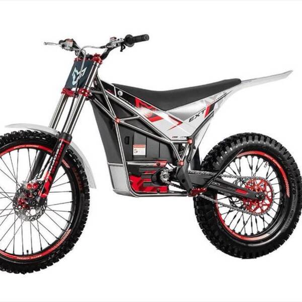 Arctic Panther E.XT Montanha Panther série todo o terreno formando um campo de competição de duas rodas de motocicleta elétrica off-road