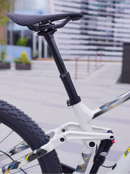 Bicicleta de Montanha com Suspensão Dupla