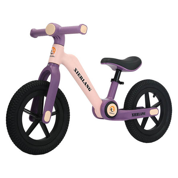 Crianças de 2 a 6 anos de idade podem andar de bicicleta sem andar de bicicleta
