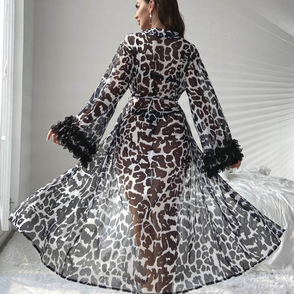 Roupa de banho feminina com estampa de leopardo