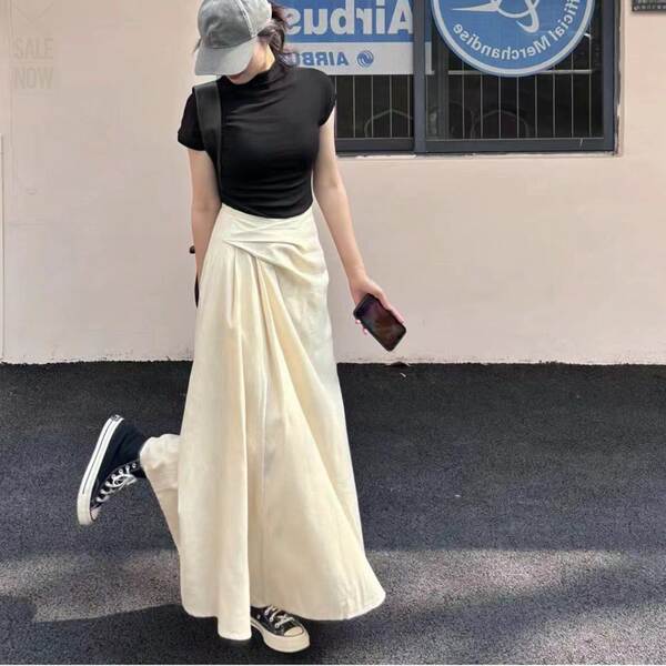 Vestido de meia-cabeça e meia-cabeça com uma camiseta franco-francesa.