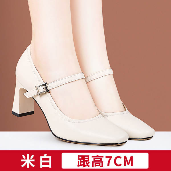 Sapatos de couro branco e branco com sapatos de roupa suave, confortável e não cansativo.