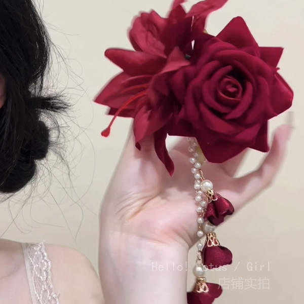 Penteado com Flor e Contas Rosa