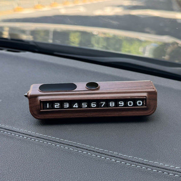 Venda temporária de cartões de estacionamento de automóveis com número de telefone da senhora