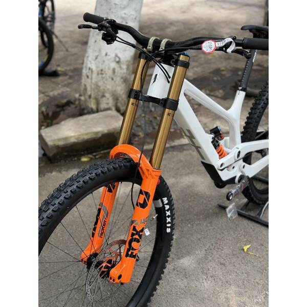 Novo alemão YT TUES DH 27.5 polegadas Fibra de Carbono/Alumínio Fortaleza dianteira de dois ombros