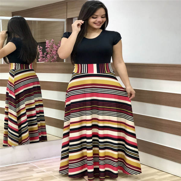O Wish 2023 é um vestido de cor preta para mulheres.