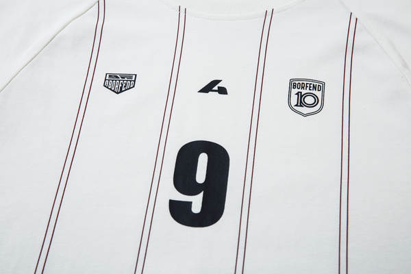 Camiseta esportiva listrada
