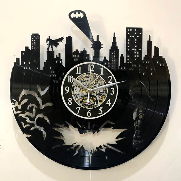Relógio de Parede em Quartz com Desenho de Morcego