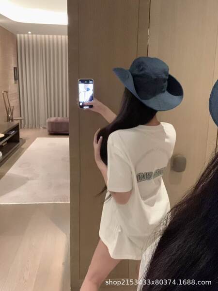 25 Novos T-Shirts para Mulheres com Coroa Clássica