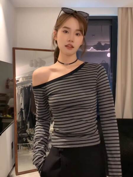Camisa feminina de manga longa com listras